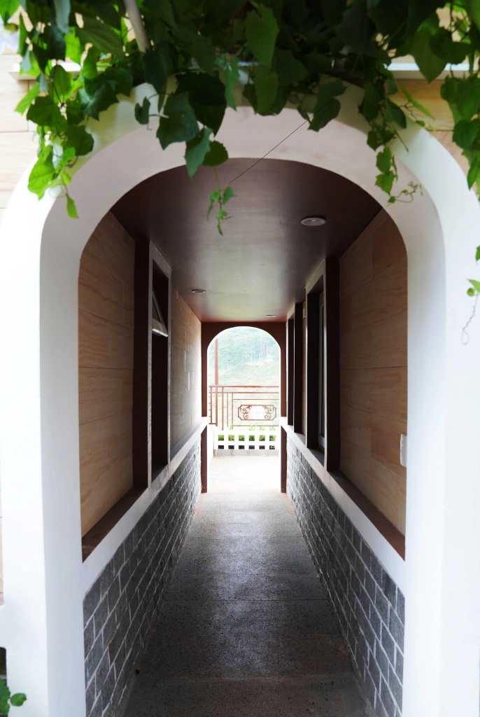 Read more about the article KHUNG CỬA HẸP